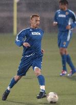 (2)Japan squad warms up